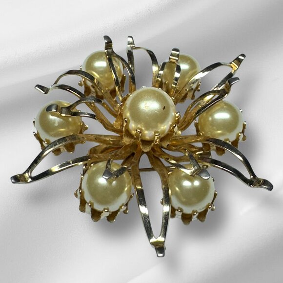 Vintage Coro Gold Tone Brooch Cream Colour Faux Pearls Floral - Picture 2 of 6
